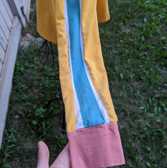 Simon's Retro Long Sleeve Collared Crop Top - Picture 4 of 11